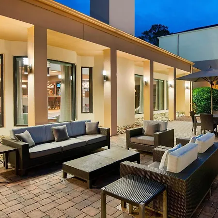 Courtyard By Marriott Savannah Midtown